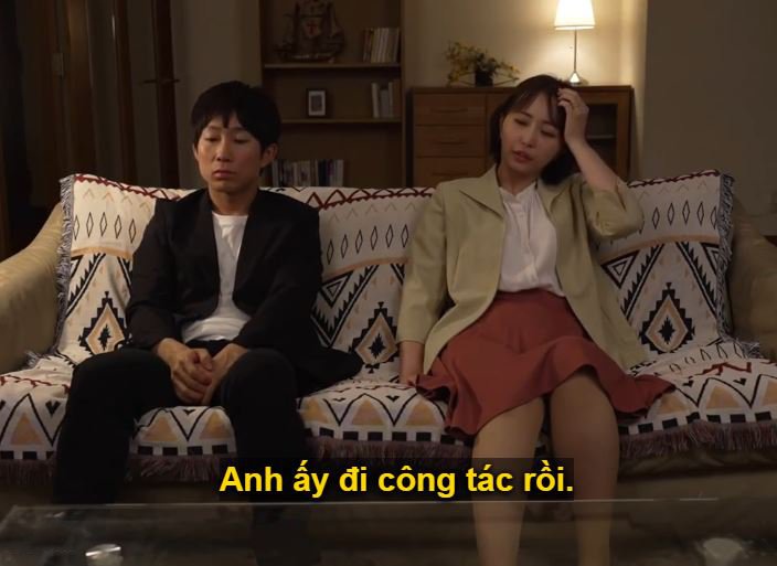 Buồn vì chồng muốn ly hôn, vợ đi họp lớp rồi dẫn cậu bạn học về nhà địt