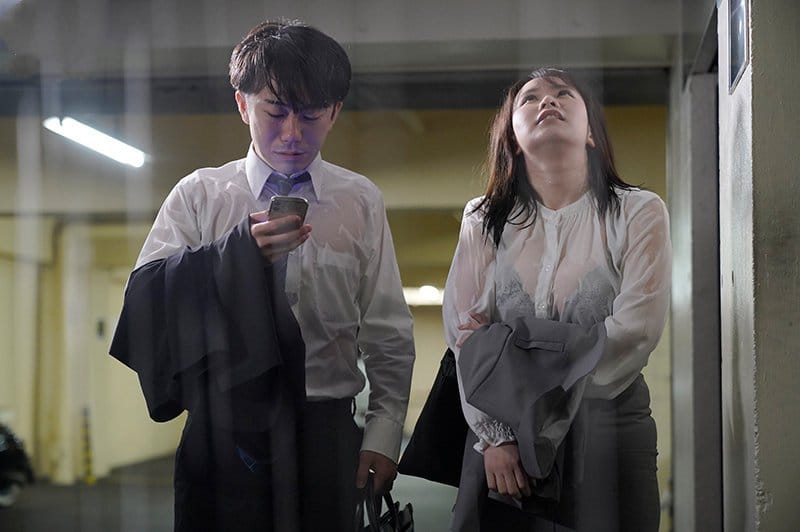 Kẹt Lại Khách Sạn Cùng Sếp Nữ Trong Cơn Mưa Đam Mê Dục Vọng