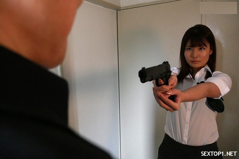 Nữ cai ngục bị tù nhân hành hạ tập thể tàn bạo